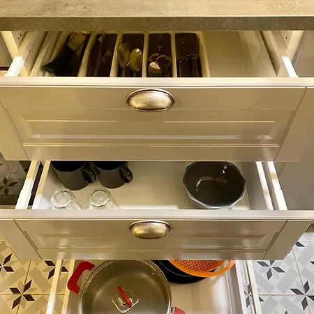 Tres Calme Sur Cour - Cardinet *