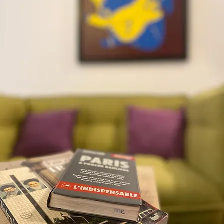 Tres Calme Sur Cour - Cardinet *