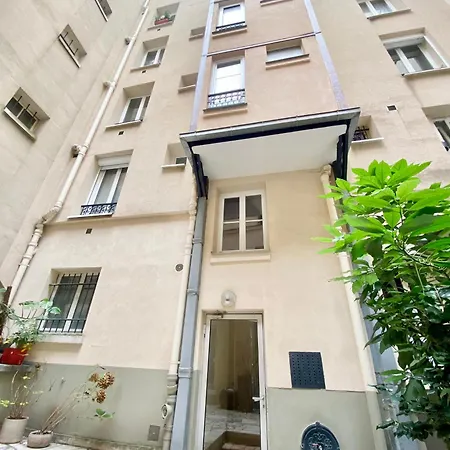 Tres Calme Sur Cour - Cardinet *