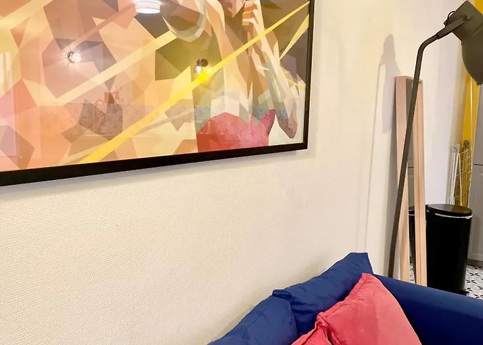 Tres Calme Sur Cour - Cardinet Apartman