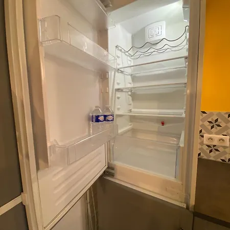 Appartement Tres Calme Sur Cour - Cardinet Paris